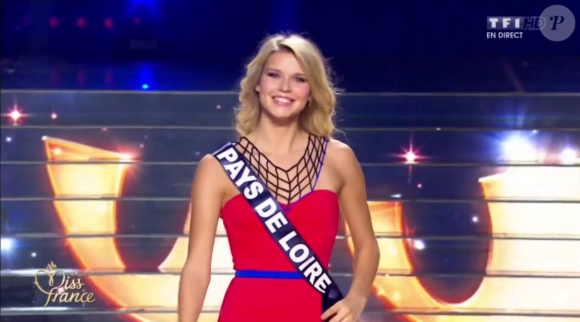 Miss Pays-de-Loire - Les 31 Miss défilent en Super Woman, lors de l'élection Miss France 2016 le samedi 19 décembre 2015 sur TF1