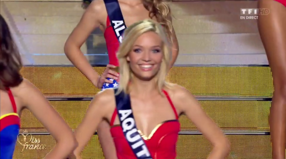 Miss Aquitaine, choisie parmi les 12 finalistes, lors de l'élection Miss France 2016 le samedi 19 décembre 2015 sur TF1