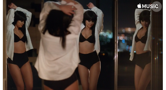 Selena Gomez dans le clip de "Hands To Myself", réalisé par Alek Keshishian. Décembre 2015.