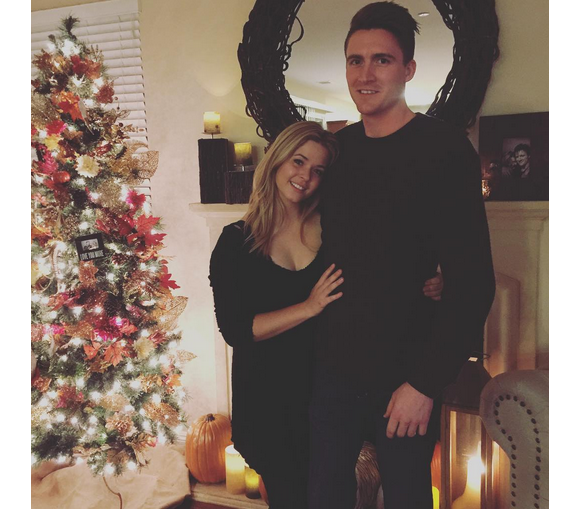 La star de la série Pretty Little Liars, Sasha Pieterse et son amoureux Hudson Sheaffer se sont fiancés le 23 décembre 2015. Photo publiée sur le compte Instagram d'Hudson Sheaffer au mois de décembre 2015.