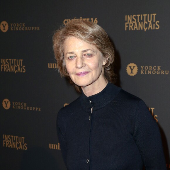 Charlotte Rampling pose lors de la 28e cérémonie annuelle des "European Film Awards" à Berlin, le 11 décembre 2015.