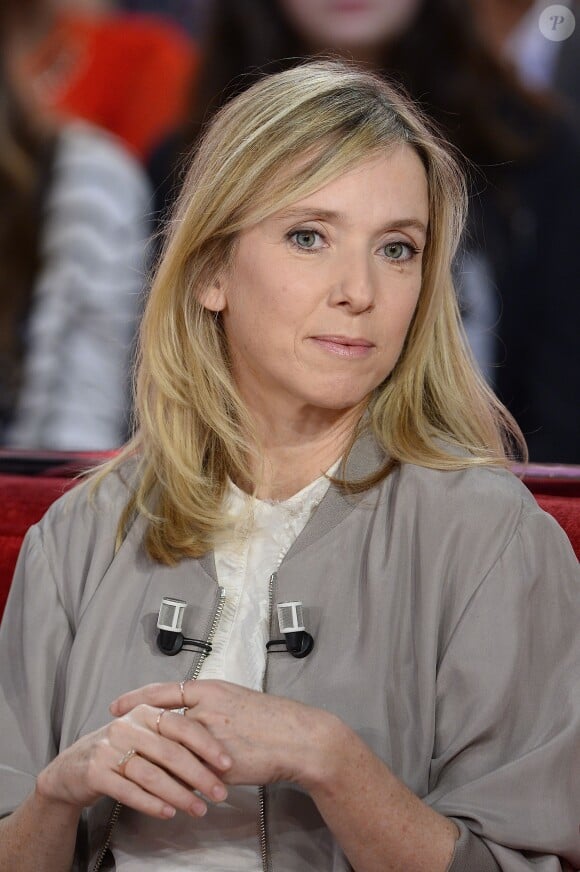 Léa Drucker - Enregistrement de l'émission "Vivement Dimanche" à Paris le 21 Décembre 2015 et qui sera diffusée le 27 Décembre 2015.