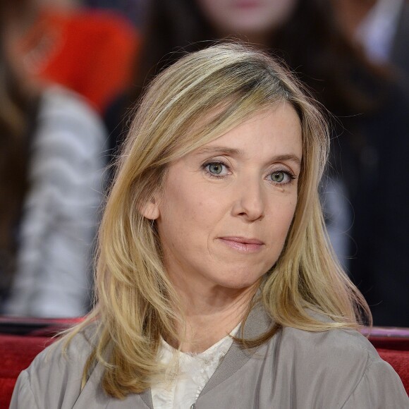 Léa Drucker - Enregistrement de l'émission "Vivement Dimanche" à Paris le 21 Décembre 2015 et qui sera diffusée le 27 Décembre 2015.
