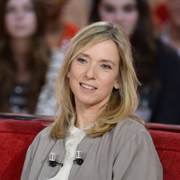 Léa Drucker - Enregistrement de l'émission "Vivement Dimanche" à Paris le 21 Décembre 2015 et qui sera diffusée le 27 Décembre 2015.