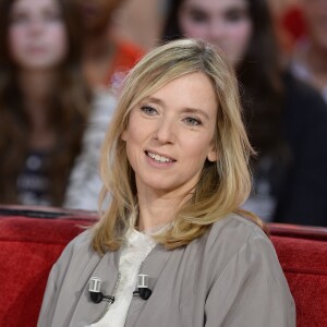 Léa Drucker - Enregistrement de l'émission "Vivement Dimanche" à Paris le 21 Décembre 2015 et qui sera diffusée le 27 Décembre 2015.