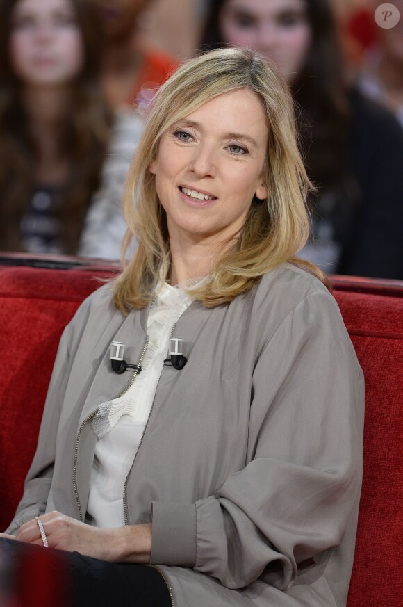 Léa Drucker - Enregistrement de l'émission "Vivement Dimanche" à Paris le 21 Décembre 2015 et qui sera diffusée le 27 Décembre 2015.