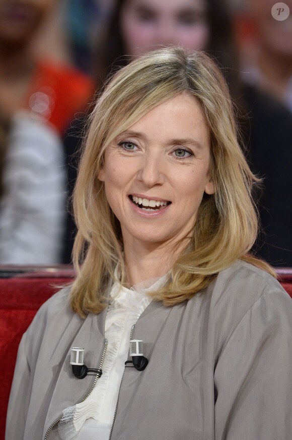 Léa Drucker - Enregistrement de l'émission "Vivement Dimanche" à Paris le 21 Décembre 2015 et qui sera diffusée le 27 Décembre 2015.