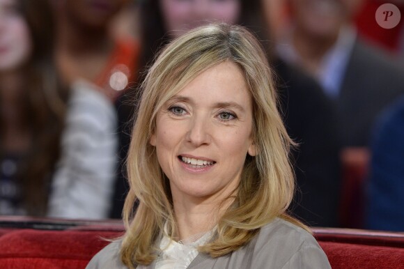 Léa Drucker - Enregistrement de l'émission "Vivement Dimanche" à Paris le 21 Décembre 2015 et qui sera diffusée le 27 Décembre 2015.