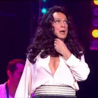 Julien Lepers, travesti sexy en Nabilla : La bimbo, "jalouse", réagit !