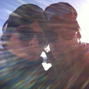 Jennifer Aniston et Justin Theroux en vacances au ski ont souhaité un joyeux Noël à leurs followers sur les réseaux sociaux. Photo postée sur le compte Instagram de l'acteur, le 25 décembre 2015.