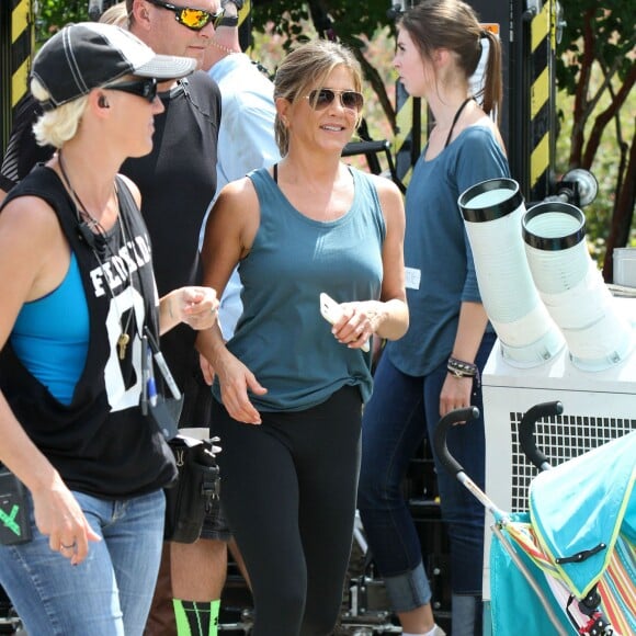 Jennifer Aniston sur le tournage "Mother Day" à Atlanta le 11 septembre 2015.