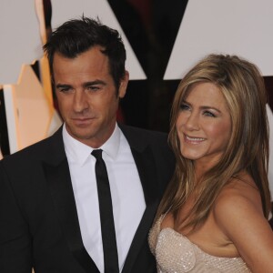 Jennifer Aniston et son fiancé Justin Theroux - People à la 87ème cérémonie des Oscars à Hollywood, le 22 février 2015.