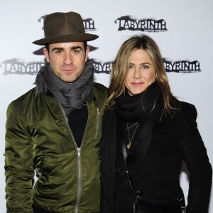 Justin Theroux, Jennifer Aniston lors du Labyrinth Theater Company's Celebrity Charades Goes Medieval à New York, le 16 novembre 2015