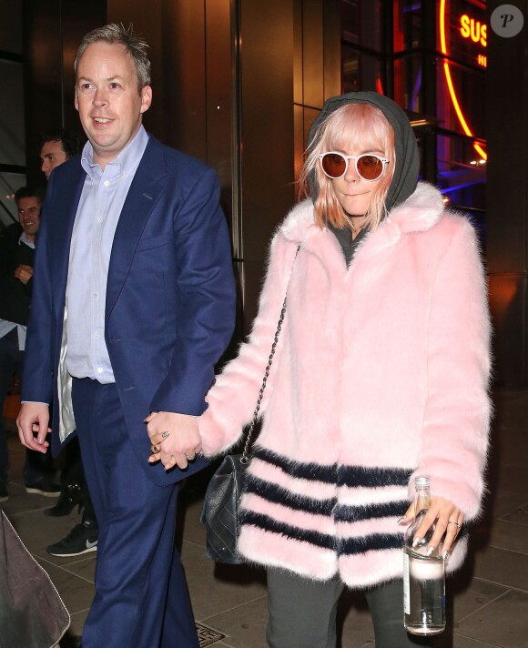 Lily Allen et son mari Sam Cooper sortent de la soirée des deux ans de "SushiSamba" où la chanteuse a donné un mini-concert à Londres, le 11 novembre 2014.