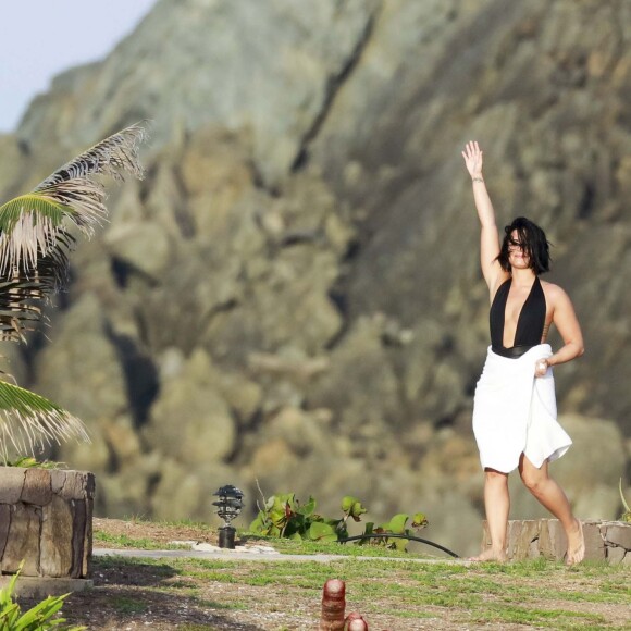 Semi-Exclusif - Demi Lovato et son compagnon Wilmer Valderrama en vacances avec des amis à Saint-Barthélemy le 18 décembre 2015.