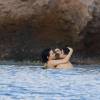 Semi-Exclusif - Demi Lovato et son petit-ami Wilmer Valderrama, très amoureux, se baignent lors de leurs vacances avec des amis à Saint-Barthélemy, le 16 décembre 2015