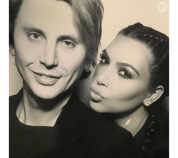 Jonathan Cheban et Kim Kardashian à la soirée de Noël organisée par Kris Jenner / photo postée sur Instagram, le 25 décembre 2015.
