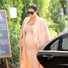Kim Kardashian enceinte se promène dans les rues de Los Angeles, le 28 octobre 2015