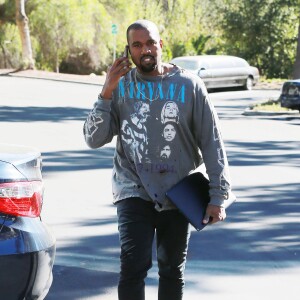 Kanye West se rend à son bureau à Calabasas, le 19 novembre 2015.