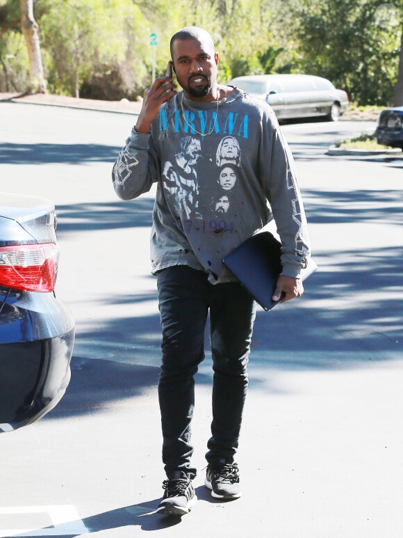 Kanye West se rend à son bureau à Calabasas, le 19 novembre 2015.