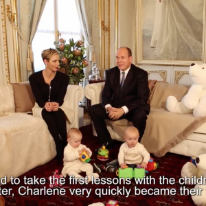 Jacques et Gabriella avec leurs parents - Interview de Charlene et Albert de Monaco au Salon des Glaces du Palais princier de Monaco, décembre 2015.