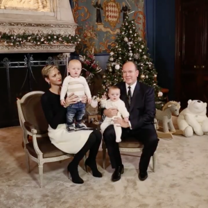 Jacques et Gabriella avec leurs parents - Interview de Charlene et Albert de Monaco au Salon des Glaces du Palais princier de Monaco, décembre 2015.