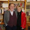 Exclusif - Pierre Santini et sa bien-aimée Lysiane - Pierre Santini dédicace son autobiographie "Le but c'est le chemin" à la librairie théâtrale, Paris le 17 décembre 2015. © Marc Ausset Lacroix / Bestimage