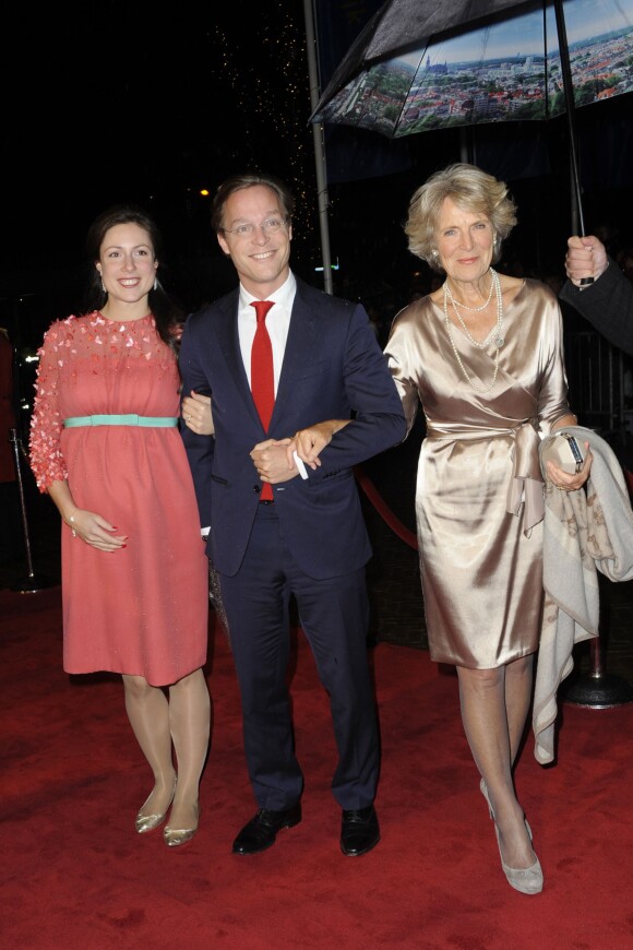 La princesse Irene, son fils le prince Jaime de Bourbon-Parme et sa femme Viktoria au théâtre Circus à Scheveningen, célébrant le bicentenaire de la création du royaume des Pays-Bas le 30 novembre 2013