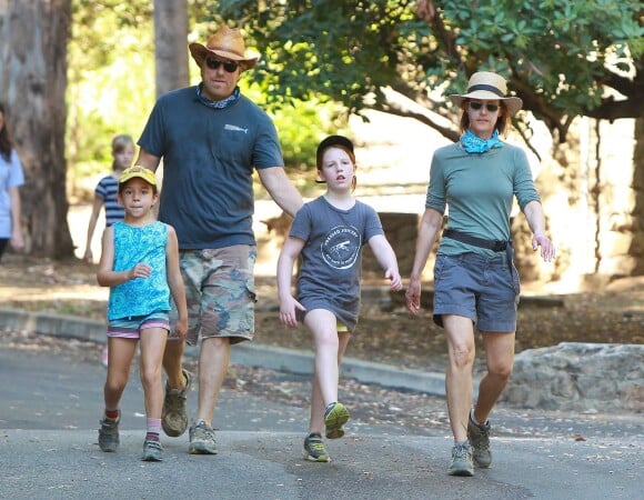 Helen Hunt avec Matthew Carnahan et leur fille Makena Lei, à Studio City, Los Angeles, le 18 août 2013.