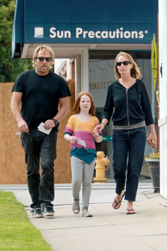 Helen Hunt, sa fille Makena Lei Gordon Carnahan et Matthew Carnahan, à Los Angeles, le 5 septembre 2012.
