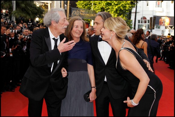 Jean Rochefort et sa femme, Paul Belmondo et son épouse Luana - 64e Festival de Cannes, le 17 mai 2011