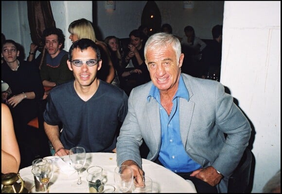 Jean-Paul Belmondo et son fils Paul en 2001 pour l'anniversaire de Laeticia Hallyday en 2001