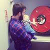 Grégory, le mari de Natasha St-Pier et leur bébé Bixente. Facebook, le 5 janvier 2016