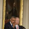 Barack Obama, en larmes, à la Maison Blanche le 5 janvier 2016 lors d'un discours sur le contrôle des armes à feu lorsqu'il a évoqué les enfants tués lors de la tuerie de l'école primaire de Sandy Hook de décembre 2012