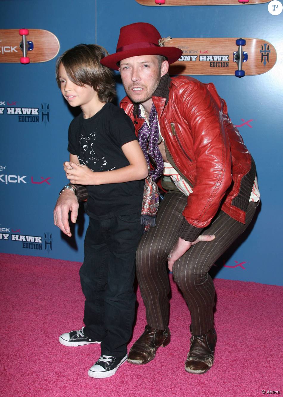 Scott Weiland avec son fils Noah lors d&#039;un événement T-Mobile à Los Angeles, le 1er août 2008
