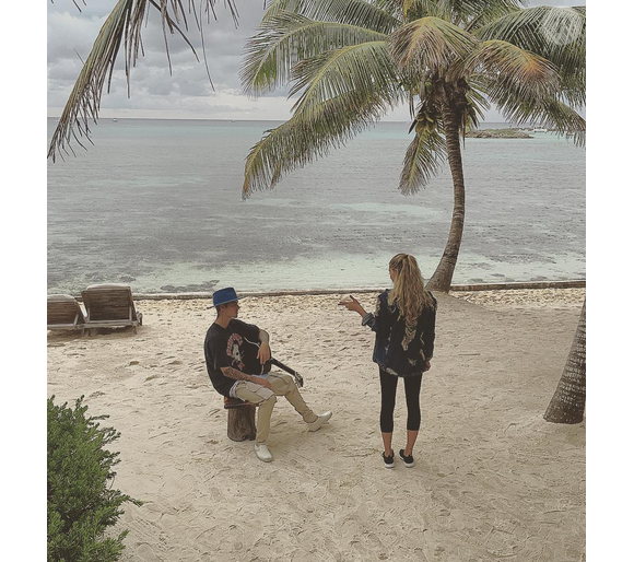 Justin Bieber et Hailey Baldwin en vacances / photo postée sur Instagram, le 5 janvier 2016.