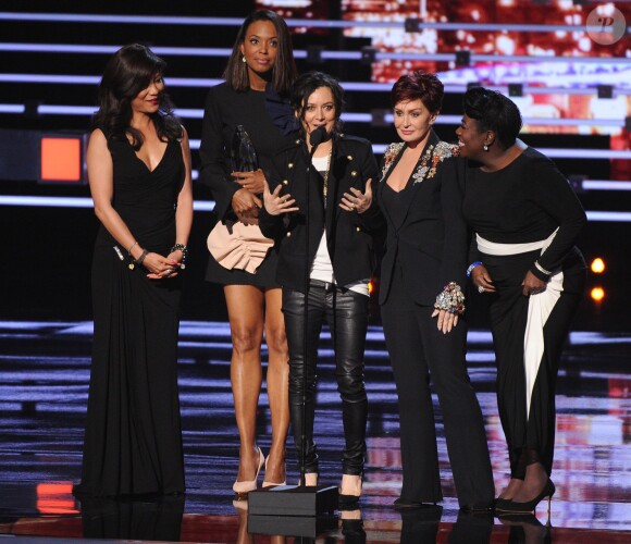 L'équipe de The Talk, Julie Chen, Aisha Tyler, Sara Gilbert, Sharon Osbourne et Sheryl Underwood aux People's Choice Awards 2016 à Los Angeles, le 6 janvier.