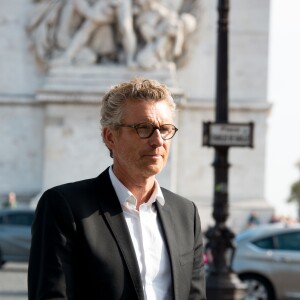 Denis Brogniart pose à Paris le 10 octobre 2015.