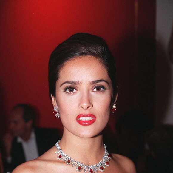 "SALMA HAYEK" "PORTRAIT" COLLIER BIJOUX 50EME ANNIVERSAIRE FESTIVAL DE CANNES 1997 SOIREE CARTIER12/05/1997 - 