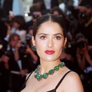 "SALMA HAYEK" MONTEE DES MARCHES FILM "TOUT SUR MA MERE" 52EME FESTIVAL DU FILM CANNES 1999 "PORTRAIT" COLLIER16/05/1999 - 