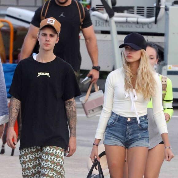 Justin Bieber et Hailey Baldwin vont prendre un jet privé à St Barts, le 1er janvier 2016