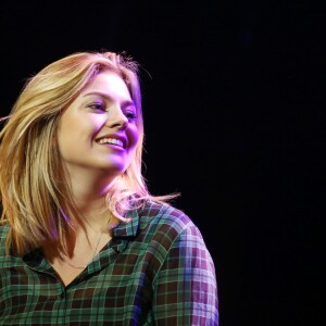 Louane Emera - Concert des Talents de France Bleu aux Folies Bergère à Paris le 10 novembre 2015. Louane Emera est le talent France Bleu de l'année.