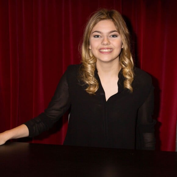 Exclusif - La chanteuse Louane Emera fait la promotion de son nouvel album "Chambre 12" à la Fnac de Bruxelles en Belgique le 31 mars 2015