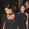 Kim Kardashian et Kourtney quittant Craig's Restaurant où se déroulait le 50e annviersaire du magazine Cosmopolitan, à Los Angeles le 12 octobre 2015.