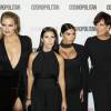 Kris Jenner entourée de ses filles Khloé Kardashian, Kourtney Kardashian, Kim Kardashian, enceinte, et Kylie Jenner au 50e annviersaire du magazine Cosmopolitan, à Los Angeles le 12 octobre 2015.