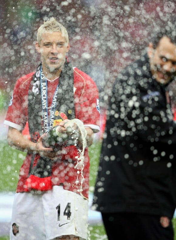 Alan Smith célèbre le titre de champion d'Angleterre de Manchester United à Old Trafford le 13 mai 2007 à Manchester