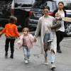 Kourtney Kardashian emmène ses enfants Mason, Penelope et Reign à une fête d'anniversaire à Westlake Village, le 9 janvier 2016.