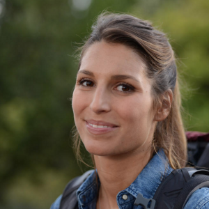 Laury Thilleman dans Camping Paradis