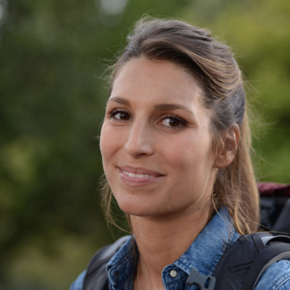 Laury Thilleman dans Camping Paradis