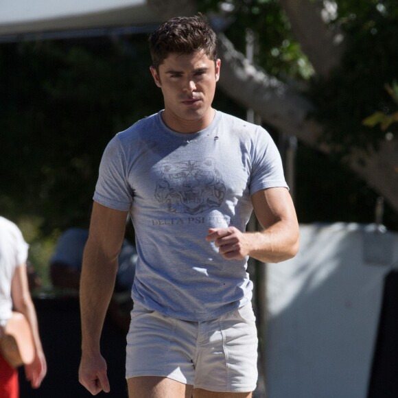 Zac Efron - Tournage du film "Neighbors 2: Sorority Rising" à Los Angeles, le 26 octobre 2015.